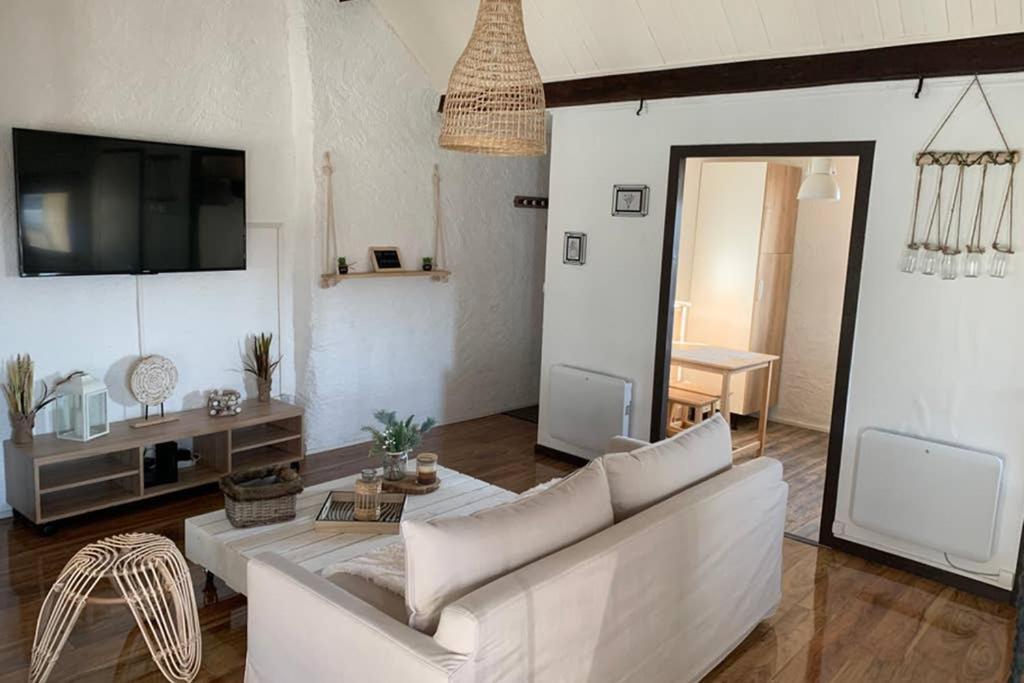 ניורט Le Pilori - Centre Historique, En Face Du Musee Du Pilori, A 2Mn A Pied De L'Hyper Centre Et Proche Toutes Commodites, Wifi-Netflix מראה חיצוני תמונה